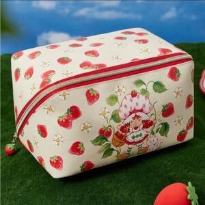 Strawberry Shortcake Licensed Large Cosmetic / Makkeup Bag, NEW